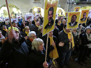 Concentraci&oacute; a la pla&ccedil;a del Vi per la independ&egrave;ncia i la llibertat dels presos pol&iacute;tics