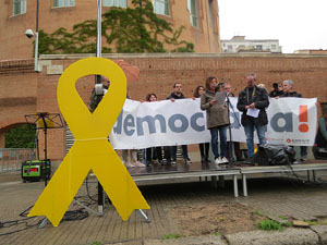 Concentraci&oacute; contra l'exclusi&oacute; de Carles Puigdemont, Toni Com&iacute; i  Clara Ponsat&iacute; a les eleccions Europees