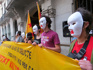 Concentraci&oacute; a la pla&ccedil;a del Vi de suport i recolzament a Valt&ograve;nyc