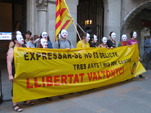 Concentraci&oacute; a la pla&ccedil;a del Vi de suport i recolzament a Valt&ograve;nyc
