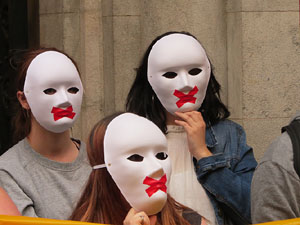 Concentraci&oacute; a la pla&ccedil;a del Vi de suport i recolzament a Valt&ograve;nyc