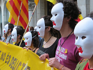 Concentraci&oacute; a la pla&ccedil;a del Vi de suport i recolzament a Valt&ograve;nyc