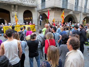Concentraci&oacute; a la pla&ccedil;a del Vi de suport i recolzament a Valt&ograve;nyc