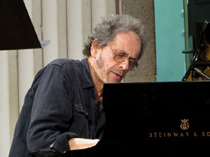Concert a l'Auditori Josep Viader a c&agrave;rrec de Pascal Comelade, Pere Figueres, Roger Cosme Esteve, Gerard Meloux i Simon de C&eacute;ret