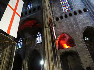 Representaci&oacute; de la Consueta de Sant Jordi cavaller a la nau g&ograve;tica de la Catedral