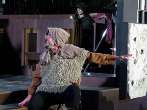 Representaci&oacute; de la Consueta de Sant Jordi cavaller a la nau g&ograve;tica de la Catedral