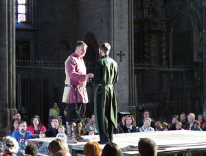 Representaci&oacute; de la Consueta de Sant Jordi cavaller a la nau g&ograve;tica de la Catedral