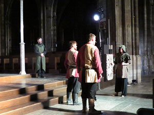 Representaci&oacute; de la Consueta de Sant Jordi cavaller a la nau g&ograve;tica de la Catedral