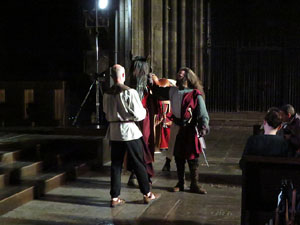 Representaci&oacute; de la Consueta de Sant Jordi cavaller a la nau g&ograve;tica de la Catedral