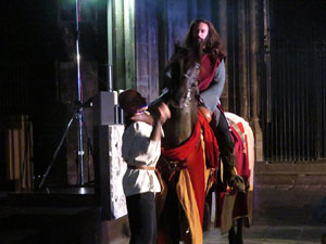 Representaci&oacute; de la Consueta de Sant Jordi cavaller a la nau g&ograve;tica de la Catedral