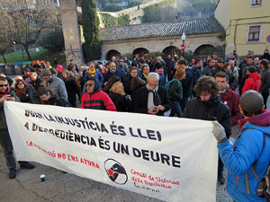 Concentraci&oacute; per la detenci&oacute; del alcaldes de Verges i Celr&agrave;, Ignasi Sabater i Daniel Cornell&agrave;, i catorze persones m&eacute;s