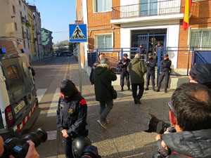 Concentraci&oacute; per la detenci&oacute; del alcaldes de Verges i Celr&agrave;, Ignasi Sabater i Daniel Cornell&agrave;, i catorze persones m&eacute;s