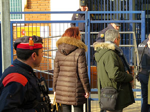Concentraci&oacute; per la detenci&oacute; del alcaldes de Verges i Celr&agrave;, Ignasi Sabater i Daniel Cornell&agrave;, i catorze persones m&eacute;s