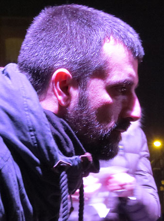 El fot&ograve;graf Jordi Borr&agrave;s, durant la manifestaci&oacute; del vespre