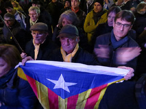 Manifestaci&oacute; per la detenci&oacute; del alcaldes de Verges i Celr&agrave;, Ignasi Sabater i Daniel Cornell&agrave;, i catorze persones m&eacute;s