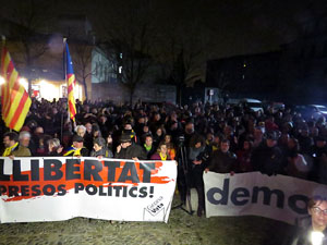 Manifestaci&oacute; per la detenci&oacute; del alcaldes de Verges i Celr&agrave;, Ignasi Sabater i Daniel Cornell&agrave;, i catorze persones m&eacute;s