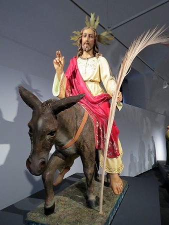 Jes&uacute;s entrant a Jerusalem. Imatge de guix policromada. Esgl&eacute;sia del Carme, Camprodon