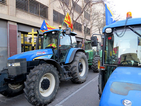 Tractors a la carretera de Santa Eug&egrave;nia