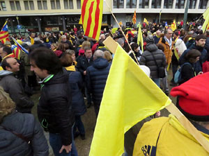 Marxa Groga pels Drets Civils i Nacionals. Concentraci&oacute; a la pla&ccedil;a de l'U d'octubre de 2017