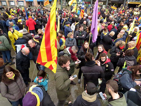 Marxa Groga pels Drets Civils i Nacionals. Concentraci&oacute; a la pla&ccedil;a de l'U d'octubre de 2017