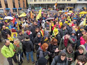 Marxa Groga pels Drets Civils i Nacionals. Concentraci&oacute; a la pla&ccedil;a de l'U d'octubre de 2017