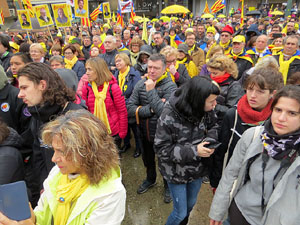 Marxa Groga pels Drets Civils i Nacionals. Concentraci&oacute; a la pla&ccedil;a de l'U d'octubre de 2017
