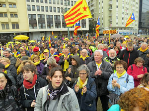 Marxa Groga pels Drets Civils i Nacionals. Concentraci&oacute; a la pla&ccedil;a de l'U d'octubre de 2017