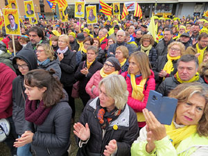 Marxa Groga pels Drets Civils i Nacionals. Concentraci&oacute; a la pla&ccedil;a de l'U d'octubre de 2017