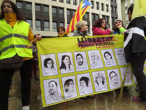 Pancarta a la pla&ccedil;a de l'U d'octubre de 2017
