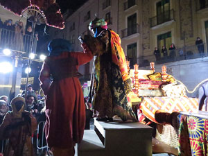 La Cavalcada de Reis 2019. Arribada del seguici a la pla&ccedil;a del Vi