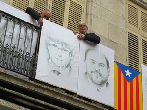 21F Vaga general. Plafons a la pla&ccedil;a del Vi amb els retrats dels presos pol&iacute;tics i els exiliats