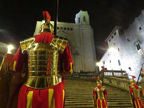 Manaies a la pla&ccedil;a de la Catedral. Dimecres Sant 2019