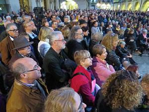 Presentaci&oacute; del llibre '1 judici (pol&iacute;tic) i 100 preguntes' de Jaume Alonso-Cuevillas amb Marcel&middot;la Topor, Llu&iacute;s Llach i Benet Salellas, a la pla&ccedil;a del Vi de Girona