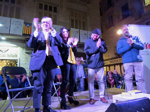 Presentaci&oacute; del llibre '1 judici (pol&iacute;tic) i 100 preguntes' de Jaume Alonso-Cuevillas amb Marcel&middot;la Topor, Llu&iacute;s Llach i Benet Salellas, a la pla&ccedil;a del Vi de Girona