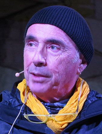 Llu&iacute;s Llach durant la presentaci&oacute;