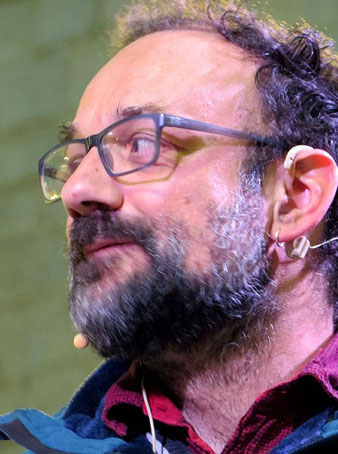 Benet Salellas durant la presentaci&oacute;