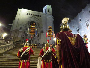 Setmana Santa 2019 a Girona. Sortida dels Manaies per lliurar el Pen&oacute;