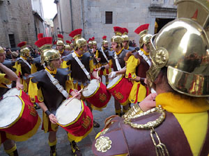 Setmana Santa 2019 a Girona. Sortida dels Manaies per lliurar el Pen&oacute;