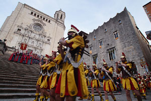 Setmana Santa 2019 a Girona. Sortida dels Manaies per lliurar el Pen&oacute;