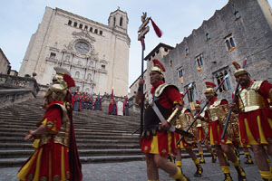 Setmana Santa 2019 a Girona. Sortida dels Manaies per lliurar el Pen&oacute;