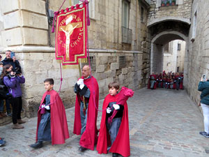 Setmana Santa 2019 a Girona. Sortida dels Manaies per lliurar el Pen&oacute;