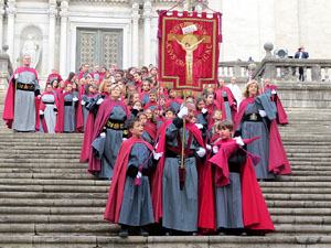 Setmana Santa 2019 a Girona. Sortida dels Manaies per lliurar el Pen&oacute;