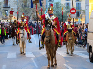 Setmana Santa 2019 a Girona. Sortida dels Manaies per lliurar el Pen&oacute;
