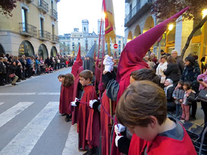 Setmana Santa 2019 a Girona. Sortida dels Manaies per lliurar el Pen&oacute;