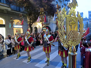 Setmana Santa 2019 a Girona. Sortida dels Manaies per lliurar el Pen&oacute;