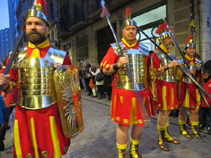 Setmana Santa 2019 a Girona. Sortida dels Manaies per lliurar el Pen&oacute;