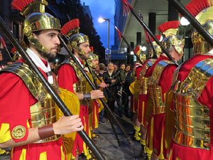 Setmana Santa 2019 a Girona. Sortida dels Manaies per lliurar el Pen&oacute;