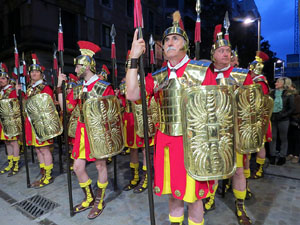 Setmana Santa 2019 a Girona. Sortida dels Manaies per lliurar el Pen&oacute;
