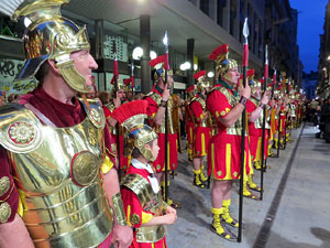 Setmana Santa 2019 a Girona. Sortida dels Manaies per lliurar el Pen&oacute;