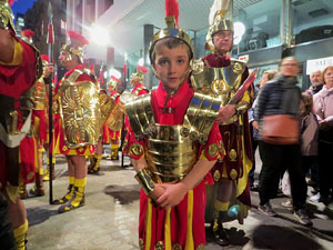 Setmana Santa 2019 a Girona. Sortida dels Manaies per lliurar el Pen&oacute;